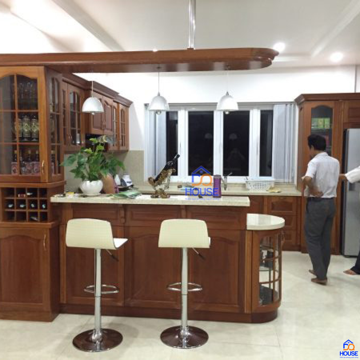 Tủ bếp gỗ gõ đỏ hiện đại 15